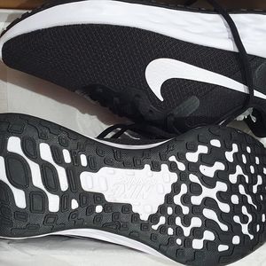 Nike Revolution 6NN Wide 4E